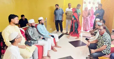 সিলোনিয়ার চানপুরে ডাকাতির শিকার বাবুলের পরিবারের পাশে ডা: ফখরুদ্দিন মানিক