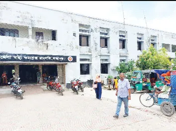 রামগতি স্বাস্থ্য কমপ্লেক্সে জনবল সংকট ॥ ব্যাহত হচ্ছে স্বাস্থ্যসেবা