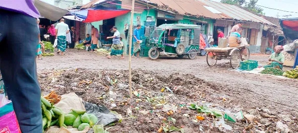 পাইকগাছায় কপিলমুনিতে বাজার ব্যবস্থাপনা ধ্বংস হচ্ছে