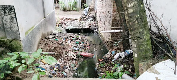 মুরাদনগরে খাল দখল ও জলাবদ্ধতায় জনদুর্ভোগ