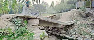 ব্রিজ নির্মাণের উদ্যোগ নেয়নি কেউ