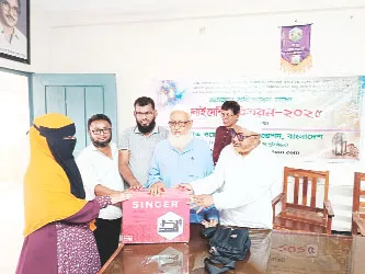 অষ্টগ্রামে যাকাত ওয়েলফেয়ার ফাউন্ডেশনের উদ্যোগে সেলাই মেশিন বিতরণ