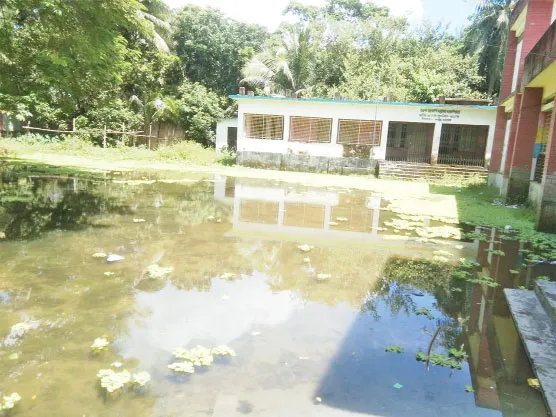 পানির নিচে বিদ্যালয় শিক্ষার্থীদের দুর্ভোগ