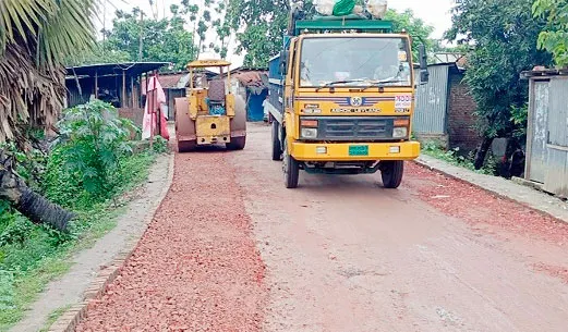 আত্রাইয়ের সিদ্ধেশ্বরী-পাহাড়পুর সড়কের উন্নয়ন কাজে গতি