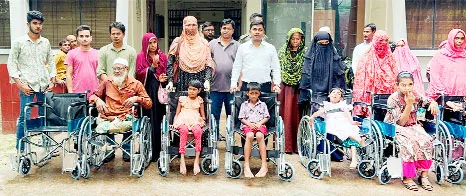 সিংড়ায় ২১ জন প্রতিবন্ধীর মাঝে হুইল চেয়ার বিতরণ