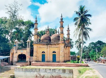 সংস্কারের অভাবে সৌন্দর্য হারাচ্ছে মোঘল আমলের সুদর্শন মসজিদ