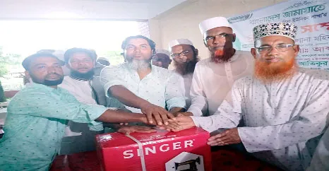 আমতলীতে জামায়াতের উদ্যোগে সেলাই মেশিন বিতরণ