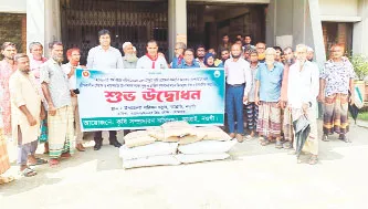 আত্রাইয়ে কৃষকদের মাঝে বিনামূল্যে বীজ ও সার বিতরণ
