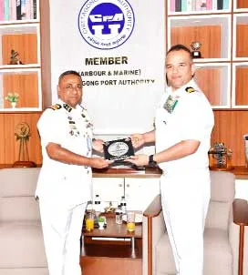 ভারতীয় নৌবাহিনীর জাহাজ চট্টগ্রাম বন্দরে