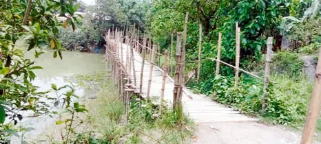 নাগরপুরে ২৪ গ্রামের মানুষের ঝুঁকিপূর্ণ পারাপার