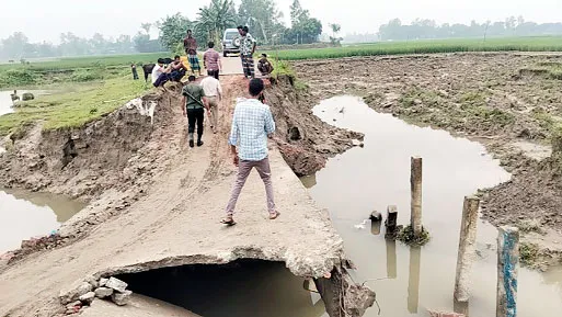 ভারী বর্ষণে ইসলামপুরে সড়কের বেহাল দশা