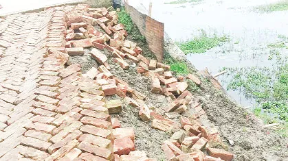 মদনে সেতু নির্মাণে অনিয়ম ॥ ধসে গেল এ্যাপ্রোচ