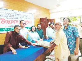 বুড়িচংয়ে কৃষকদের মাঝে বীজ চারা ও সার বিতরণ কার্যক্রম উদ্বোধন