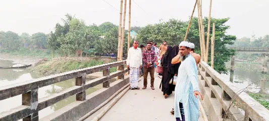 ঝুঁকিপূর্ণ সেতুতে দাউদকান্দির গোলাপেরচরবাসীর দুর্ভোগ