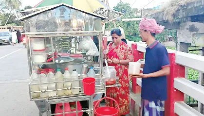 ফুচকা-চটপটির টাকায় ২ সন্তান ঢাবি ও খুবি’তে