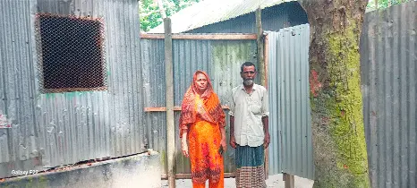 রাস্তা বন্ধ করায় ১০ পরিবার অবরুদ্ধ