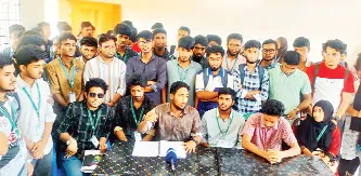সুবিপ্রবি শিক্ষার্থীদের যানবাহনের দাবিতে আল্টিমেটাম