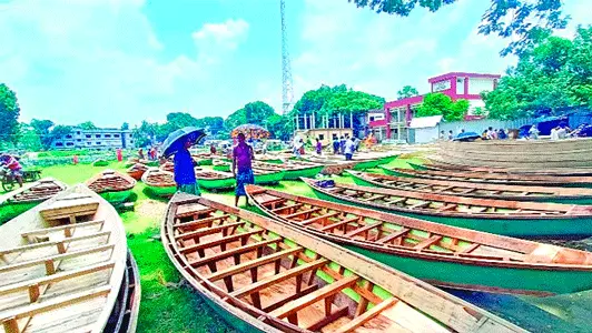 ঘিওরের নৌকার হাটে বেচাকেনা বাড়ছে