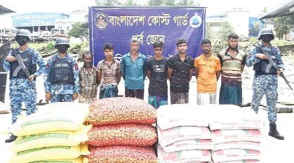 বাংলাদেশ থেকে মায়ানমারে পাচারকালে সিমেন্ট ও খাদ্য সামগ্রীসহ ৭ পাচারকারী আটক করেছে কোস্ট গার্ড