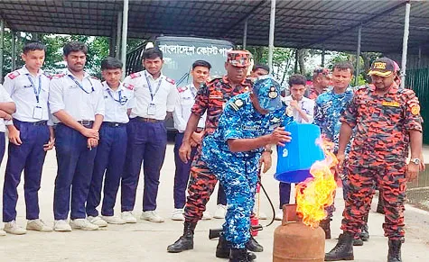মোংলায় কোস্ট গার্ডের দুর্যোগকালীন উদ্ধার ও  অগ্নিনির্বাপণী প্রশিক্ষণ কর্মশালা