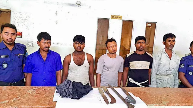 চকরিয়ায় ডাকাতির প্রস্তুতিকালে অস্ত্রসহ ৫ ডাকাত সদস্য গ্রেফতার