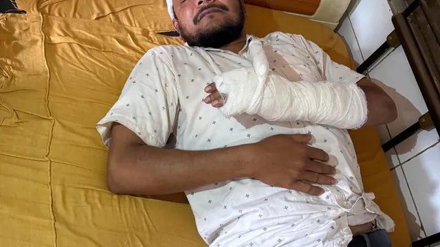 চাঁদা না দেওয়ায় পিটিয়ে বিডিআর কল্যাণ পরিষদ নেতার হাড় ভেঙ্গে দিয়েছে সেচ্ছাসেবক দলের নেতা