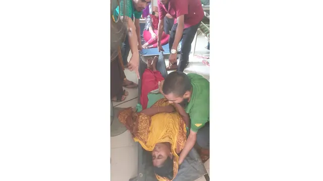 গাজীপুরে পোশাক কারখানায় রহস্যজনকভাবে অসুস্থ ৩০ শ্রমিক