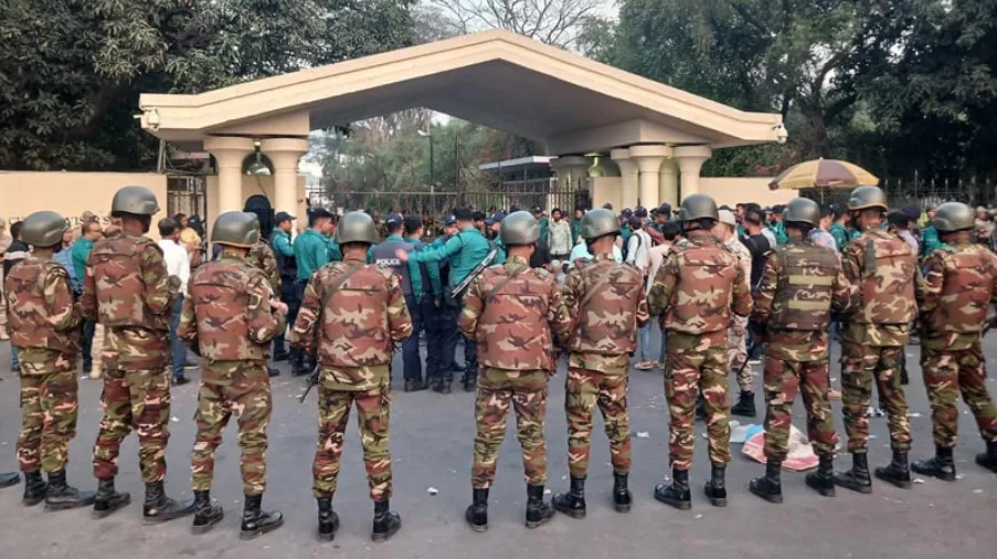 প্রধান উপদেষ্টার কার্যালয়ের সামনে সেনা মোতায়েন