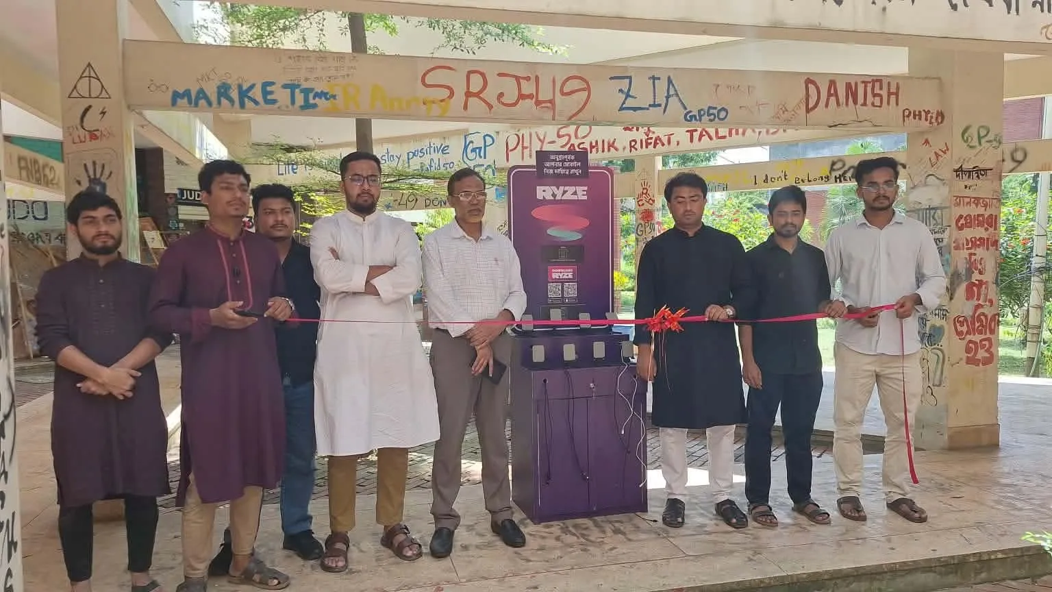 জাকসুর উদ্যোগে জাবিতে দুটি মোবাইল চার্জিং পয়েন্ট উদ্বোধন