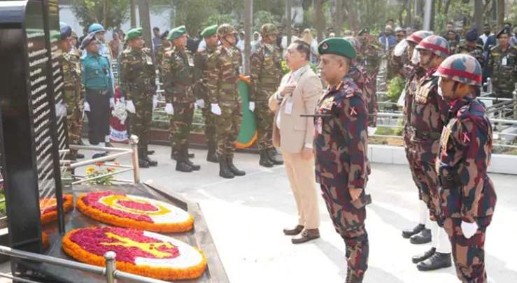 বনানী সামরিক কবরস্থানে বিজিবি মহাপরিচালকের শ্রদ্ধা নিবেদন