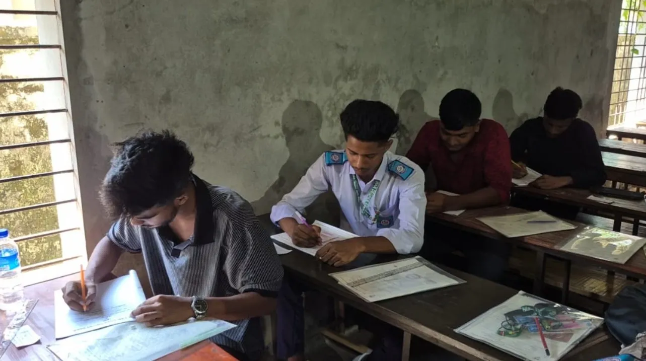 বগুড়ায় প্রতারণার শিকার ৬ শিক্ষার্থী পরীক্ষা দেওয়ার সুযোগ পেয়েছে