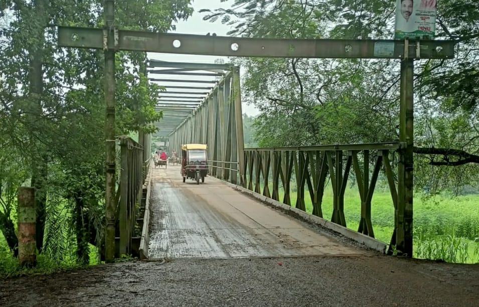বাগাতিপাড়ায় ঝুকিপূর্ণ বেইলি ব্রীজ ২