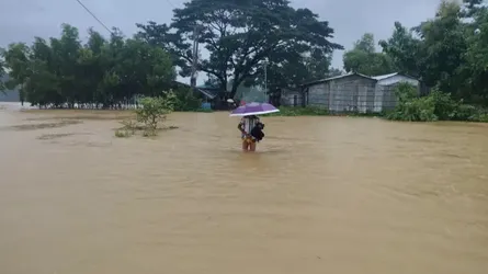 ভারী বর্ষণে বিপর্যস্ত কক্সবাজার-সেন্টমার্টিন: ২ দিনে মৃত্যু বেড়ে ১২