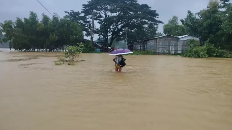 ভারী বর্ষণে বিপর্যস্ত কক্সবাজার-সেন্টমার্টিন: ২ দিনে মৃত্যু বেড়ে ১২