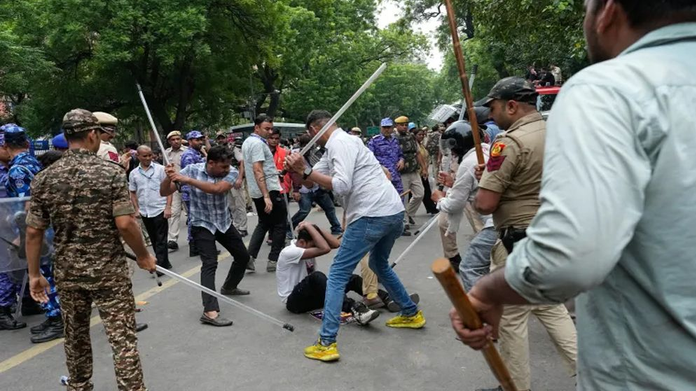 ভারত-পুলিশ-শিক্ষার্থী