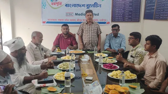 ১২ ফলের নান্দনিক সাজে বাংলাদেশ বুলেটিনের ৯ম বর্ষপূর্তি উদযাপন