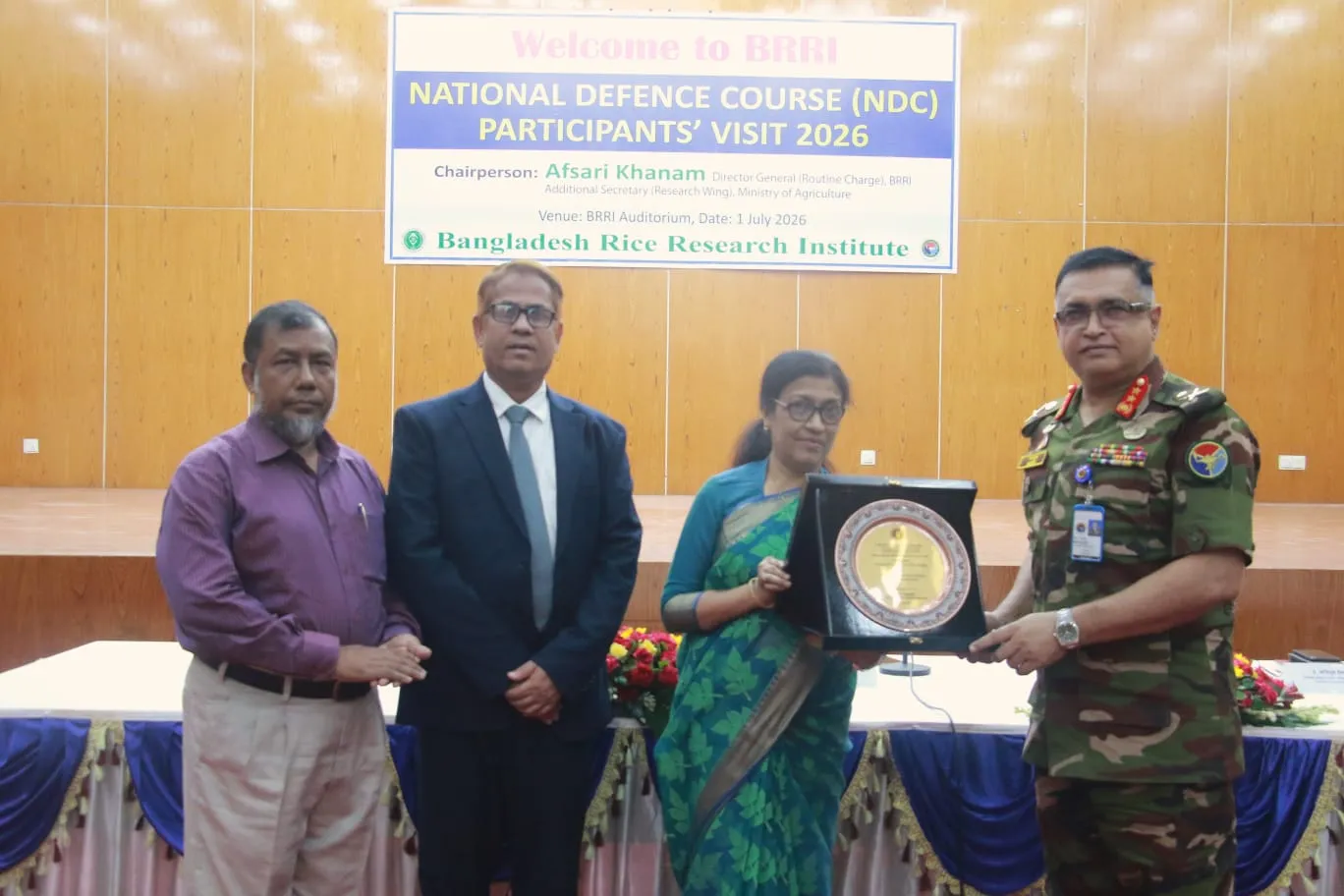 ১৮ দেশের ১৪৫ সদস্যের এনডিসি প্রতিনিধি দলের ব্রি পরিদর্শন, গবেষণা ও উদ্ভাবনে প্রশংসা