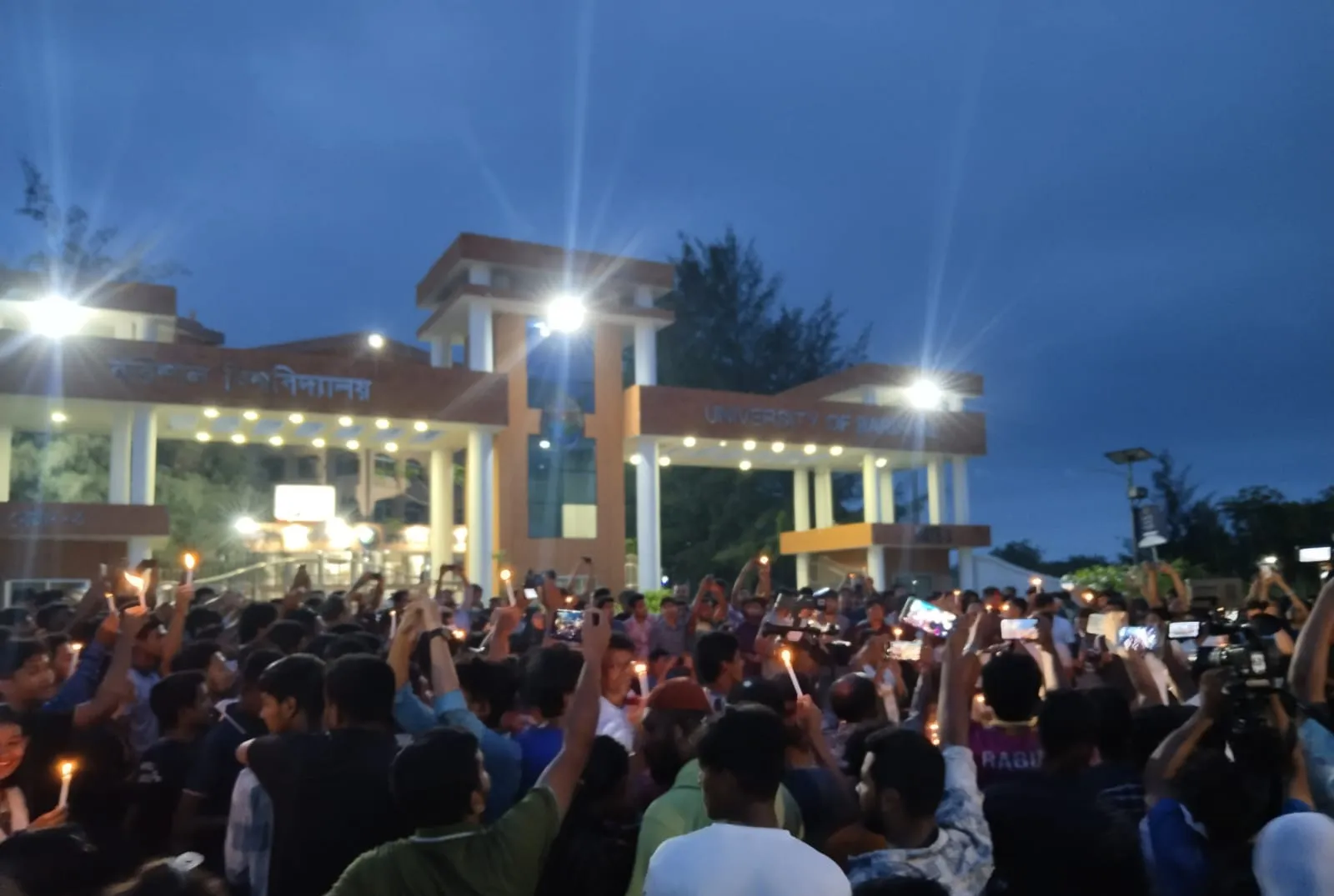 ৩ উপাচার্য বদলালেও বিচার হয়নি জুলাই গণঅভ্যুত্থানে সাংবাদিক হামলায় জড়িত ছাত্রলীগের