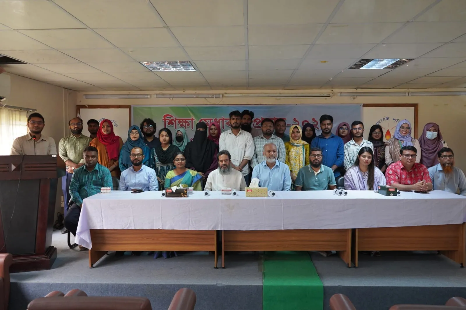 বরিশাল বিশ্ববিদ্যালয়ের মেধাবী শিক্ষার্থীদের শিক্ষা মেধাবৃত্তি প্রদান