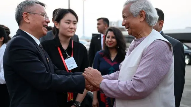 চীন থেকে দেশের পথে প্রধান উপদেষ্টা
