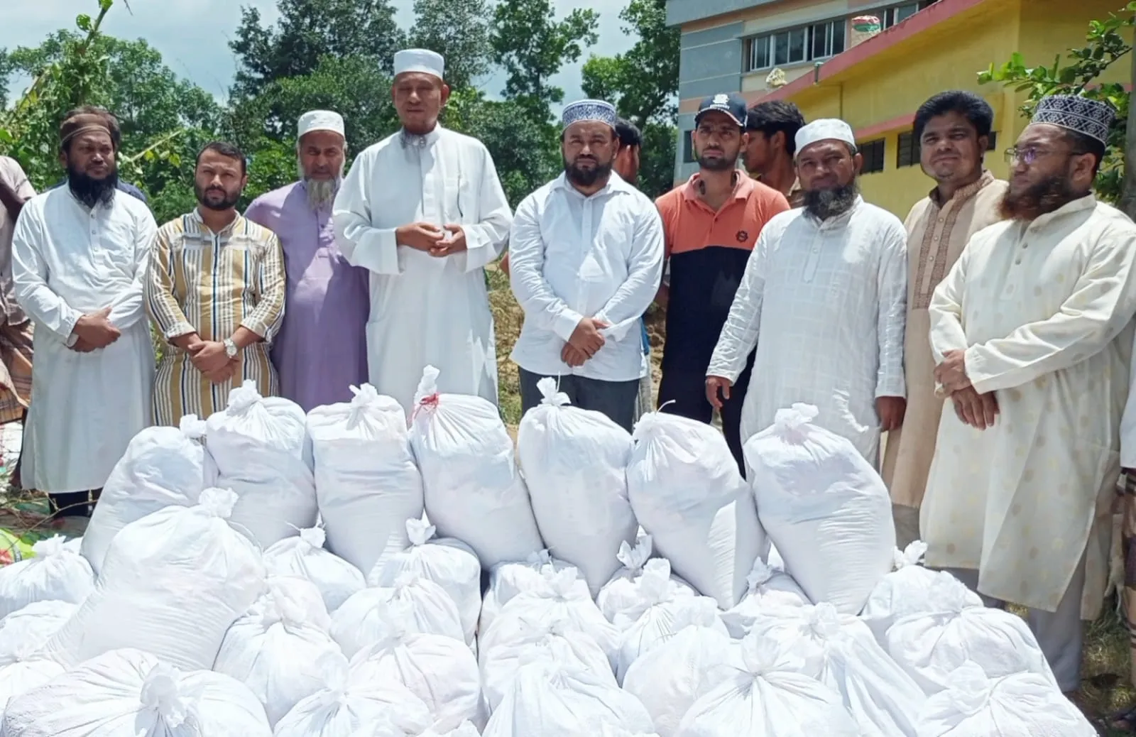 চকরিয়ায় জামায়াতের মানবিক সহায়তা অব্যাহত
