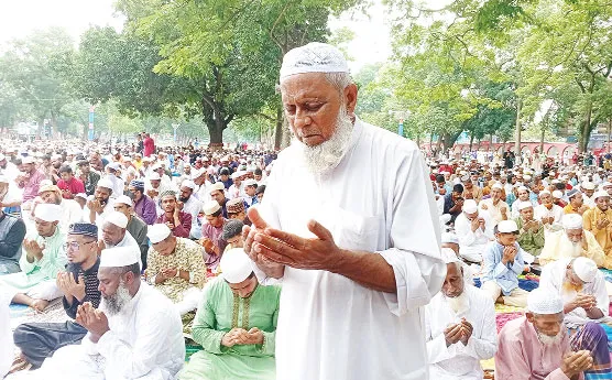 কিশোরগঞ্জের শোলাকিয়ায় ঈদুল আজহার ঈদ জামাত অনুষ্ঠিত