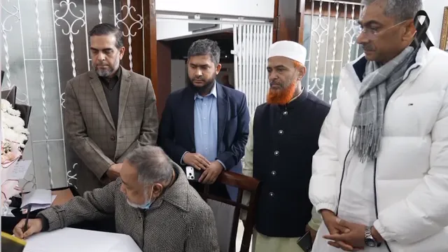 খালেদা জিয়ার মৃত্যু: শোক বইয়ে স্বাক্ষর করলেন ডা. তাহের