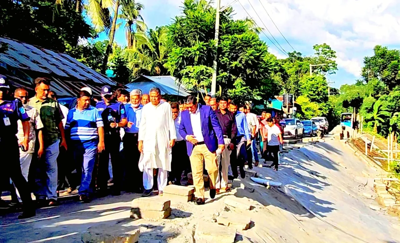 শ্রীপুরে নির্মিত সড়কের অংশ ধসে পড়া নিয়ে তোলপাড়, দ্রুত মেরামতের আশ্বাস