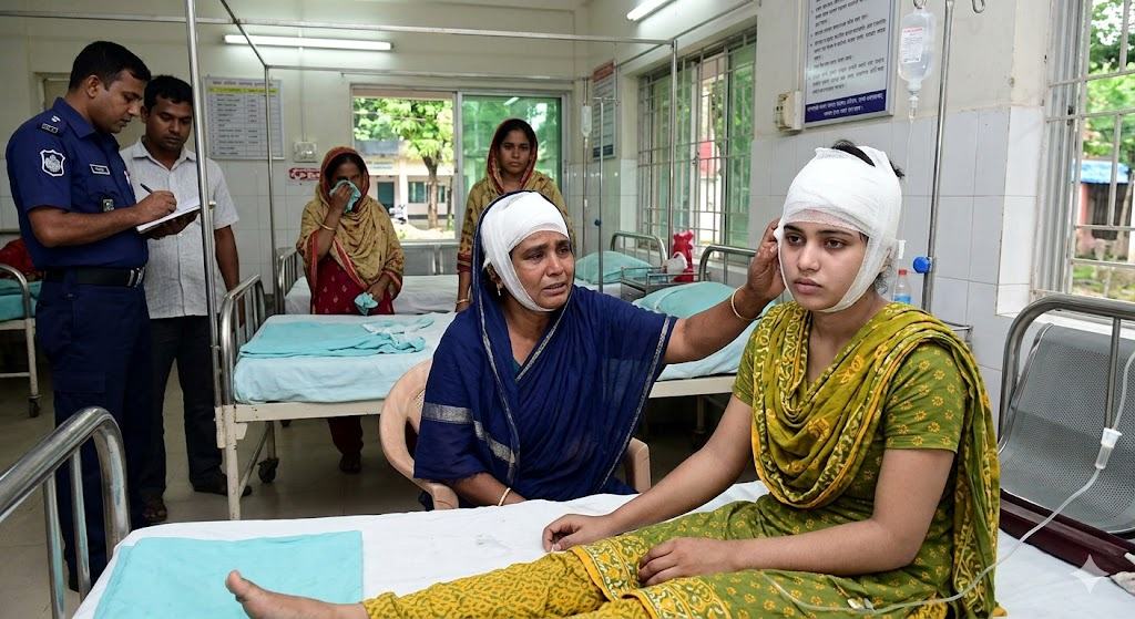 এ ঘটনায় স্বামীসহ আটজনের