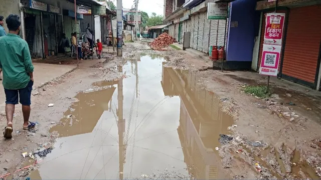 সুহিলপুর বাজার থেকে কালুসর্দার বাড়ি সড়ক যেন মরণফাঁদ