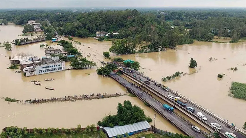 ৭ জেলায় ভয়াবহ বন্যায় ক্ষতিগ্রস্ত ১০ লাখ মানুষ, নিহত ৫১