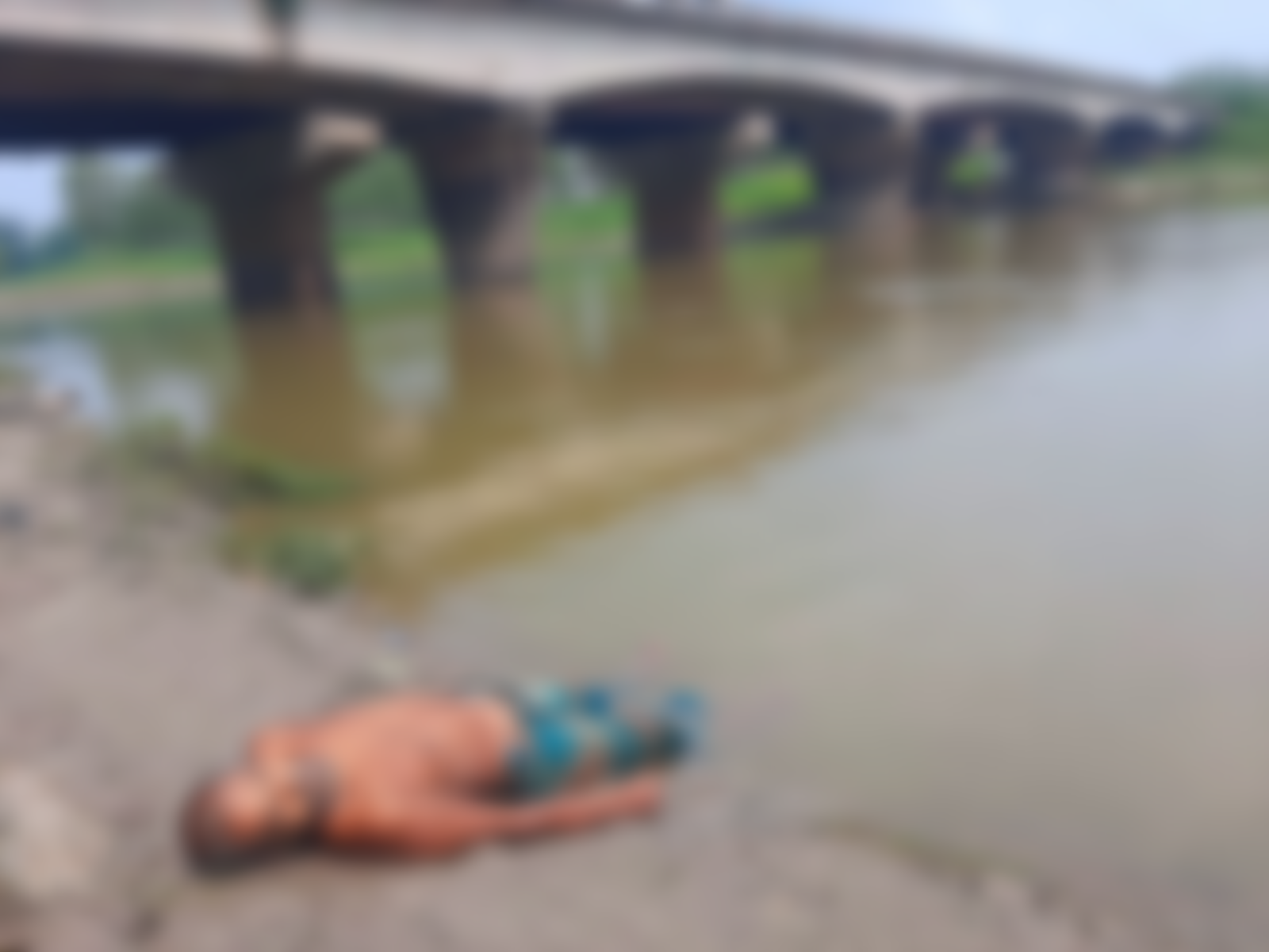 গোবিন্দগঞ্জে করতোয়া নদী থেকে অজ্ঞাত ব্যক্তির লাশ উদ্ধার4