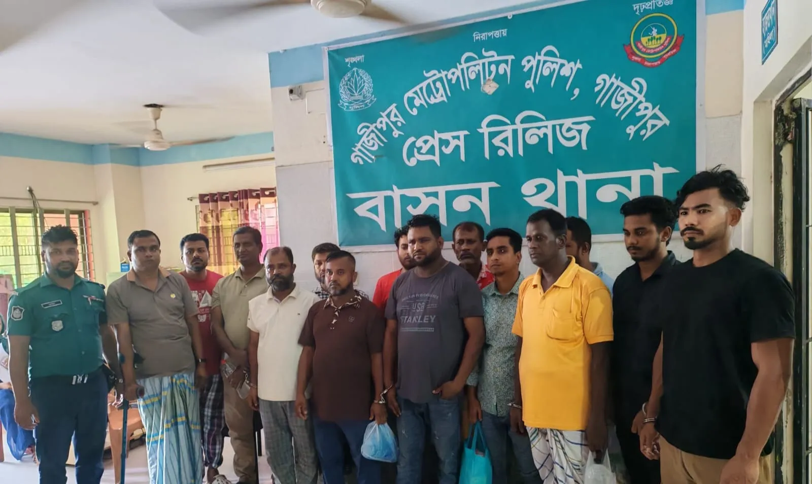গাজীপুরে মিছিল থেকে পুলিশের ওপর হুমকি ও সন্ত্রাসবিরোধী আইনে গ্রেফতার-৩৪
