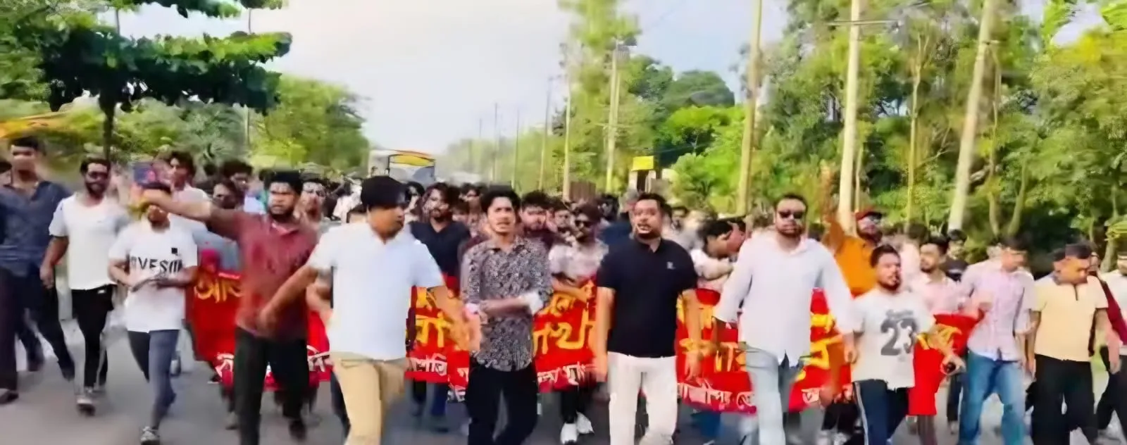 গাজীপুরে নিষিদ্ধ ছাত্রলীগের ঝটিকা মিছিলের ভিডিও ভাইরাল, জড়িতদের শনাক্তে পুলিশের অভিযান